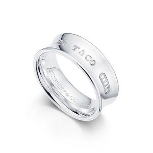 Tiffany & Co. 1997 retired ® sterling Silver Ring SZ 5.75